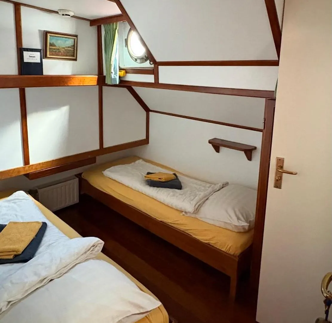 Hotelboot Zwaan Amsterdam