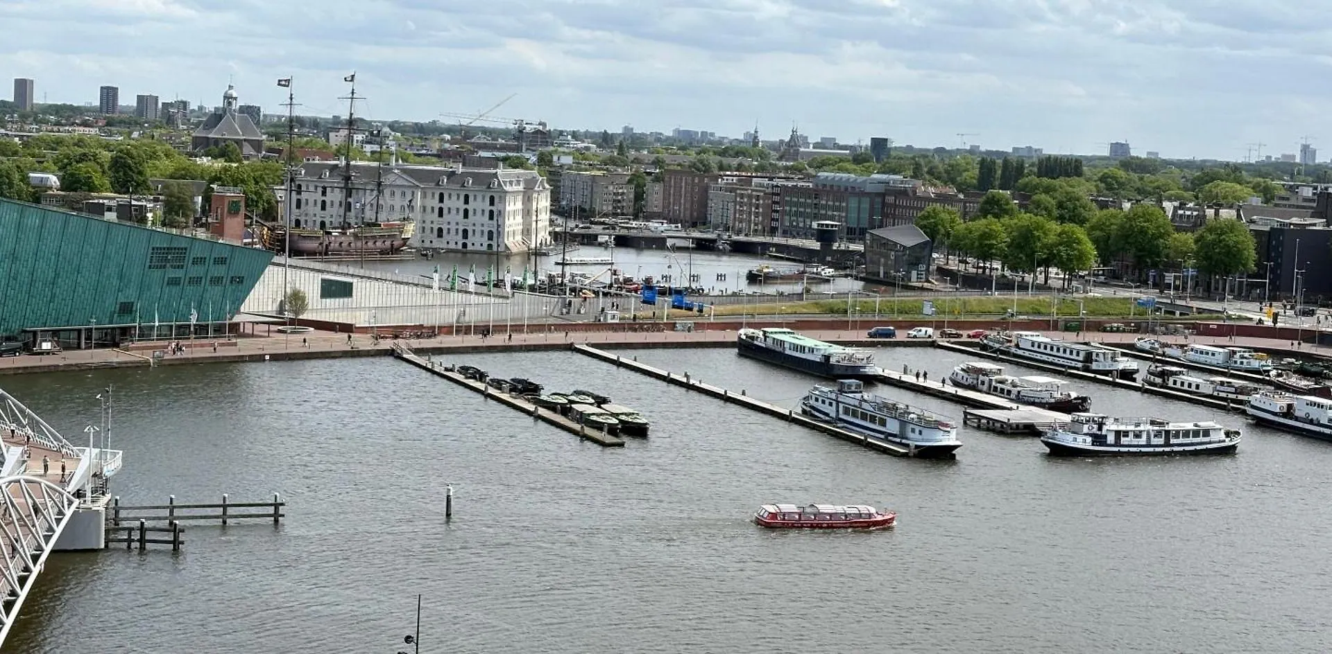 Hotelboot Zwaan Amsterdam Netherlands