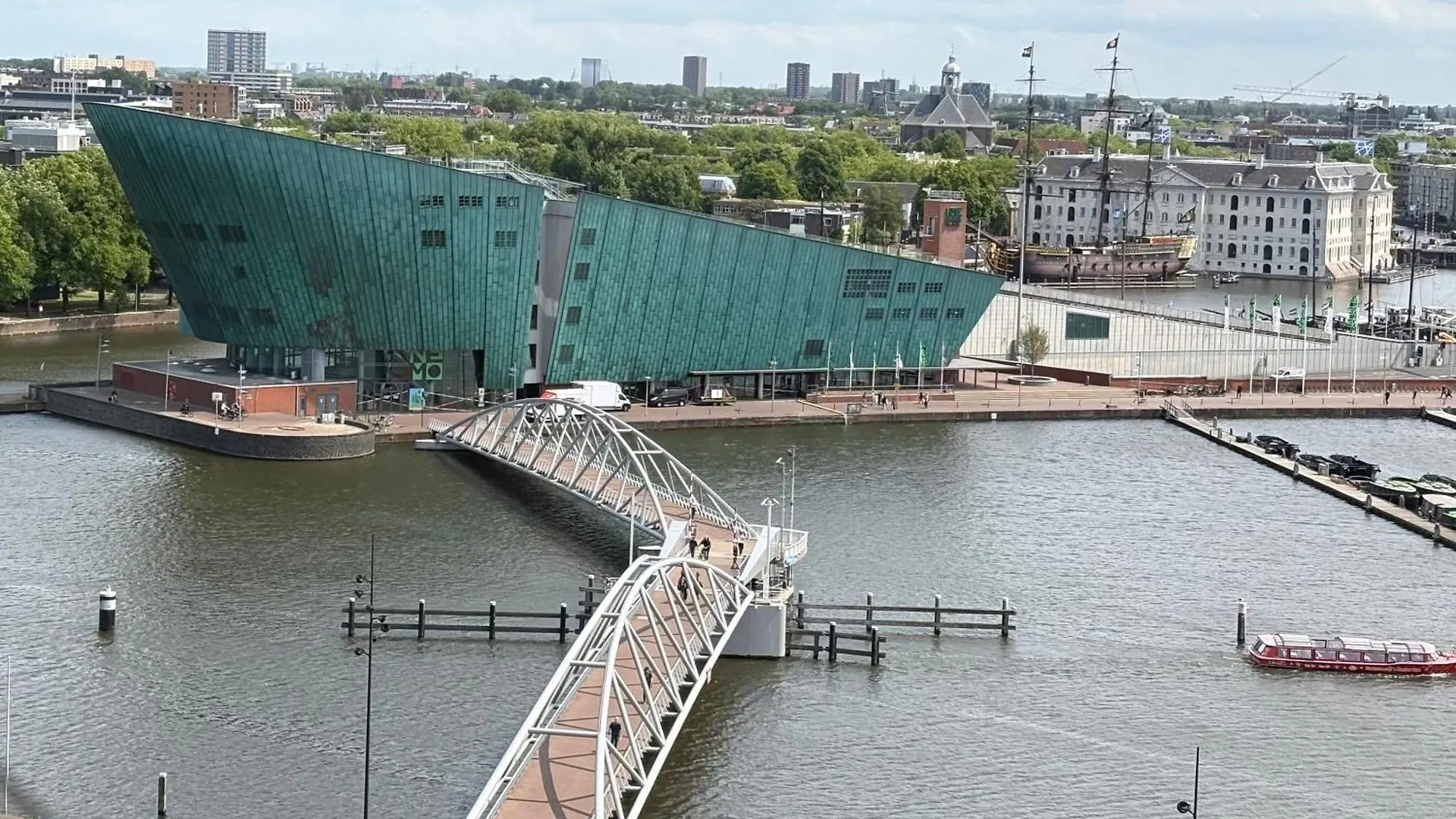 Hotelboot Zwaan Amsterdam Netherlands
