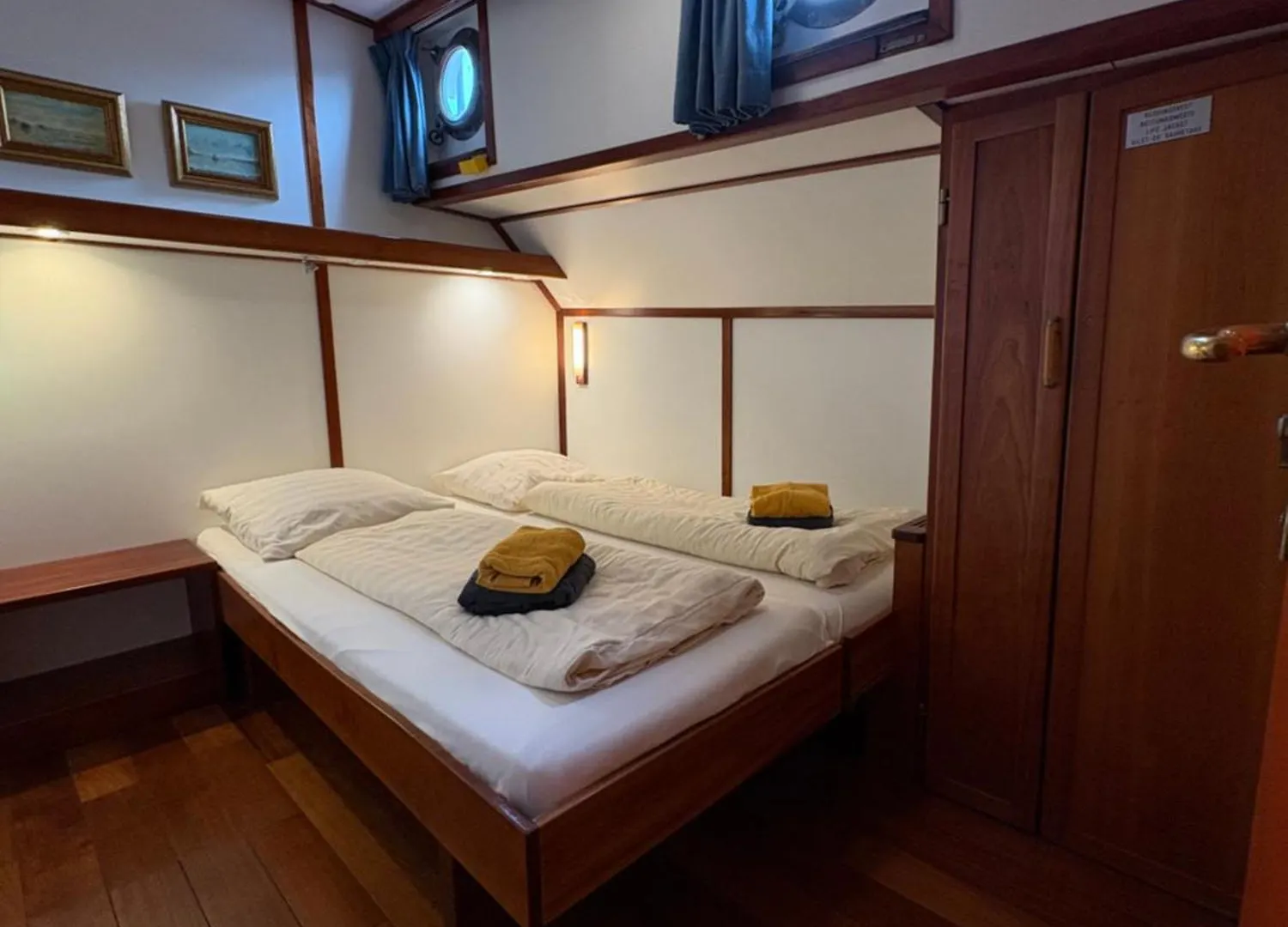 Hotelboot Zwaan Amsterdam