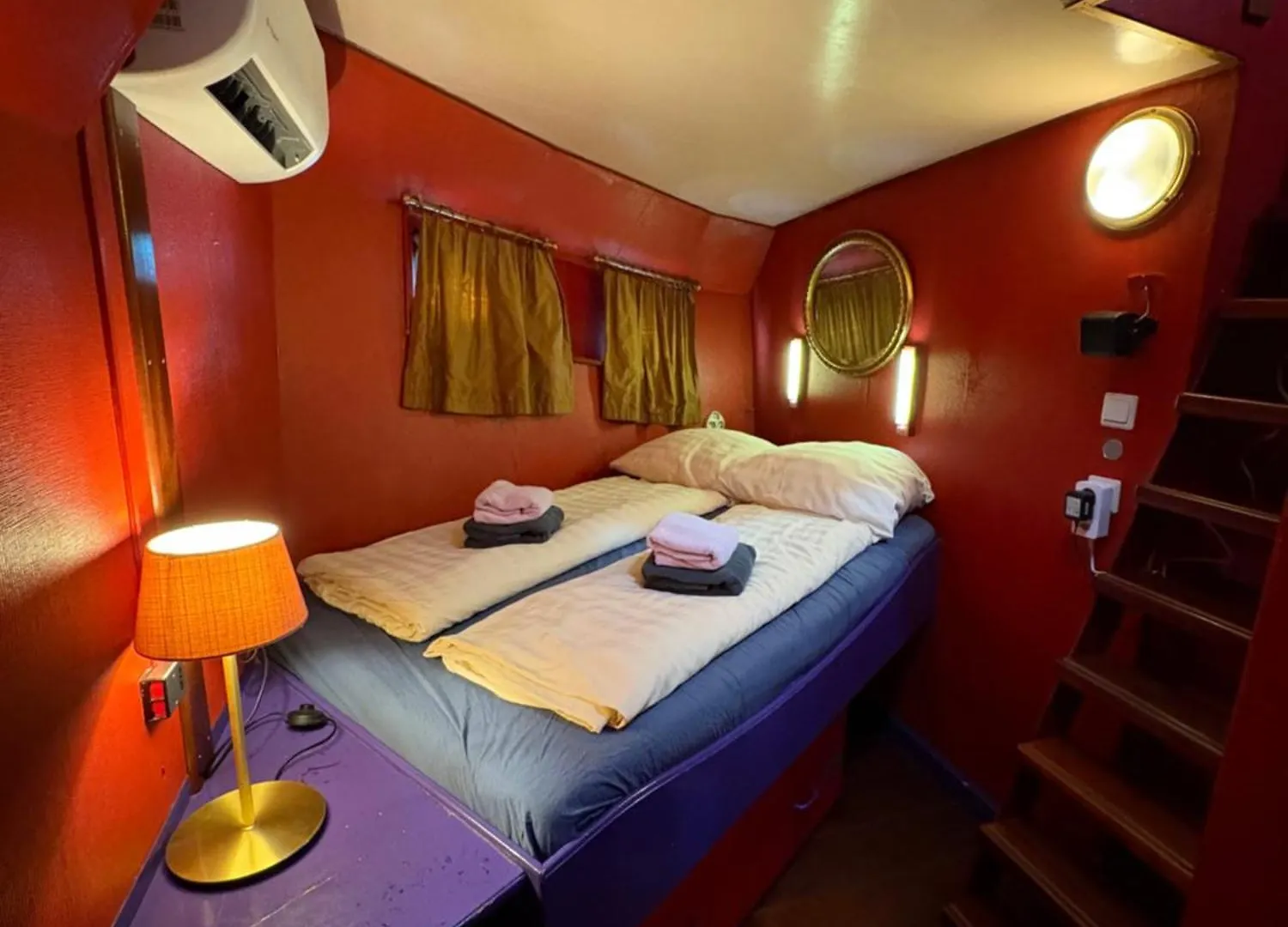 Hotelboot Zwaan Amsterdam